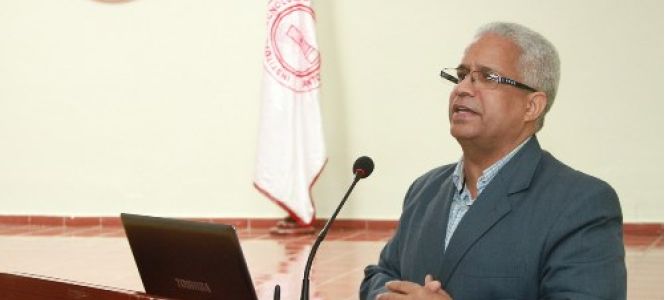 ?p=image&amp;src=%7B%22file%22%3A%22images%2Fprensa%2FDiomedes+Christopher+decano+rea+de+Negocios1 Instituto Tecnol&oacute;gico de Santo Domingo - Notas de prensa