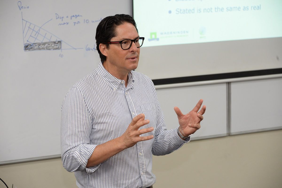 ?p=image&amp;src=%7B%22file%22%3A%22images%2Fnews%2Fcurso+Valoracion+economica+ecosistemasb Instituto Tecnol&oacute;gico de Santo Domingo - Experto en econom&iacute;a ambiental imparte curso sobre valoraci&oacute;n econ&oacute;mica en el dise&ntilde;o de pol&iacute;ticas ambientales