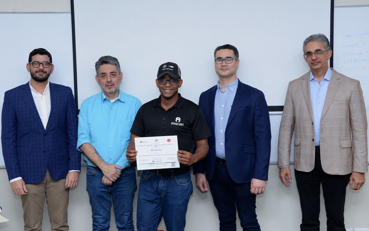 ?p=image&amp;src=%7B%22file%22%3A%22images%2Fzoo%2Fuploads%2F95+Curso+de+polimeros+CCIP+2 Instituto Tecnol&oacute;gico de Santo Domingo - Centro de Capacitaci&oacute;n e Investigaci&oacute;n del Pl&aacute;stico del INTEC imparte curso de pol&iacute;meros 