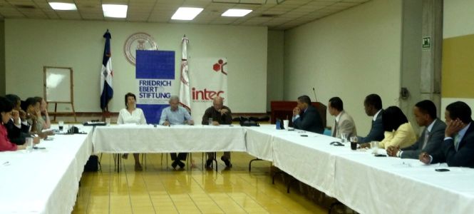?p=image&amp;src=%7B%22file%22%3A%22images%2Fprensa%2FCEGES-EBERT+2 Instituto Tecnol&oacute;gico de Santo Domingo - Notas de prensa