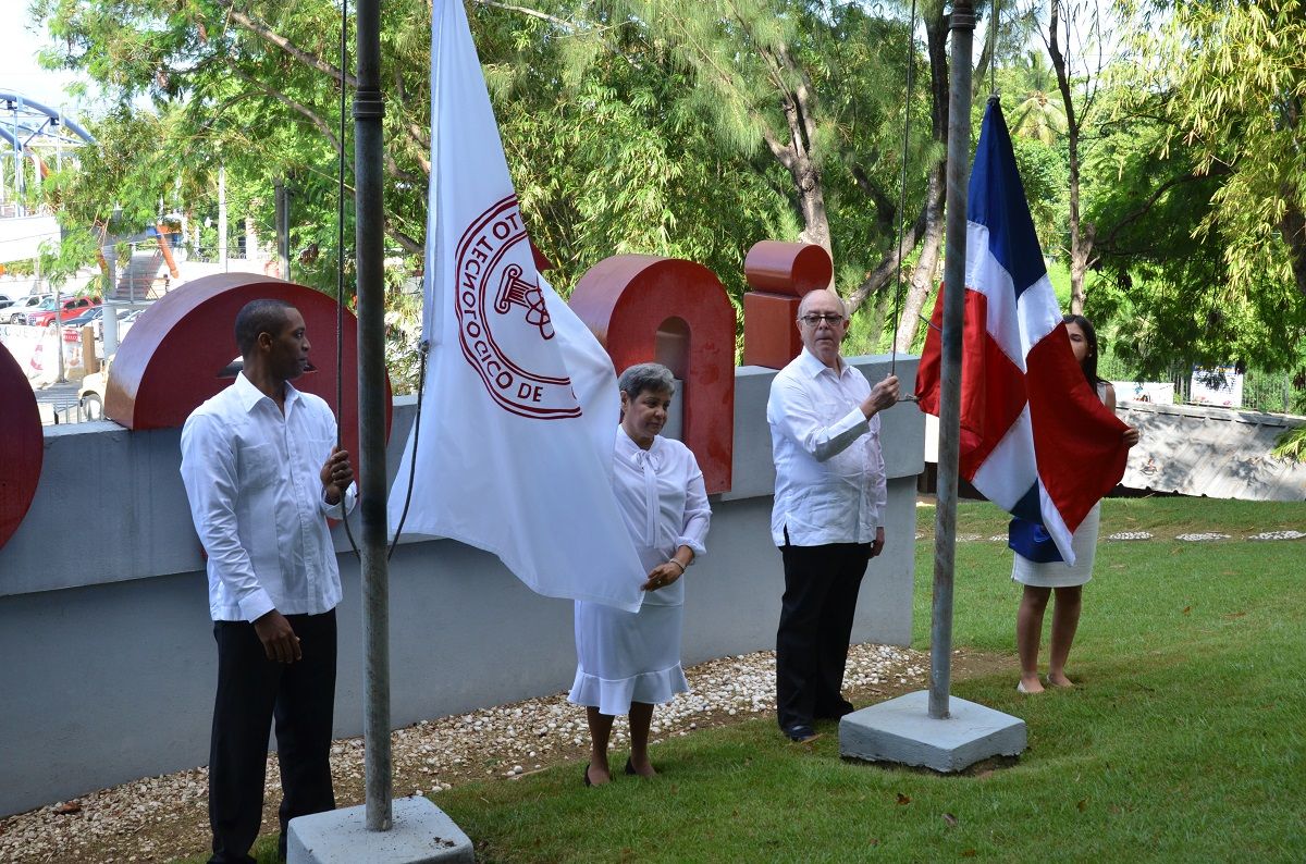 ?p=image&amp;src=%7B%22file%22%3A%22images%2Fnews%2FAbanderados-45aniversario Instituto Tecnol&oacute;gico de Santo Domingo - INTEC celebra sus 45 a&ntilde;os con tradicional encuentro