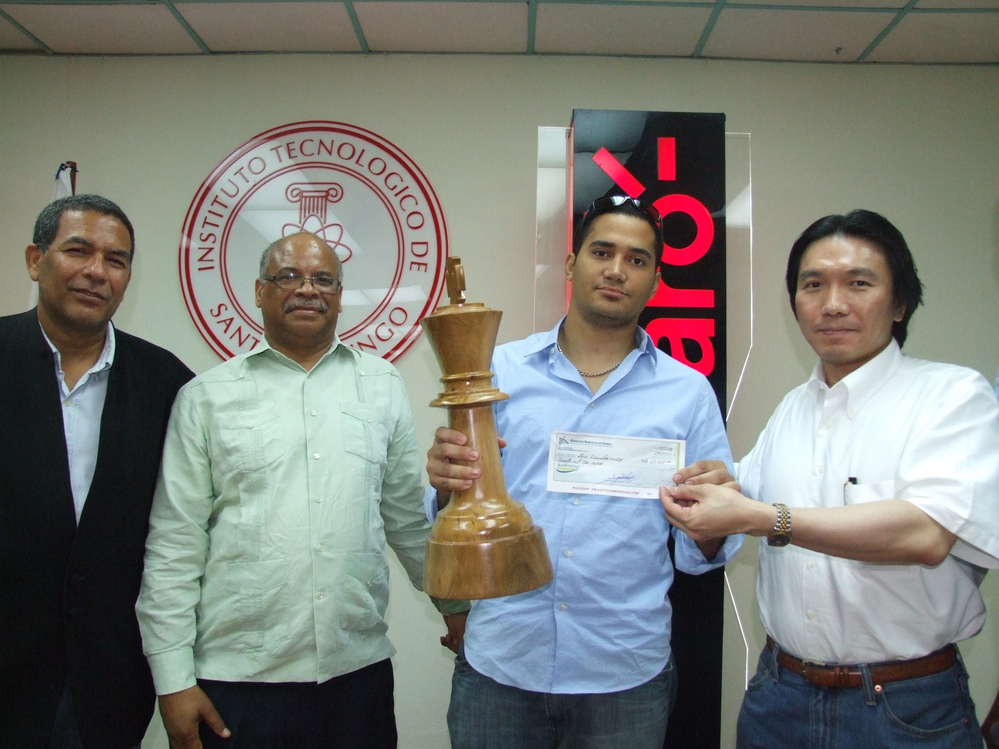 ?p=image&amp;src=%7B%22file%22%3A%22images%2Fprensa%2F442 Instituto Tecnol&oacute;gico de Santo Domingo - Lisandro Mu&ntilde;oz gana primer lugar en  torneo de ajedrez masculino superior 2012
