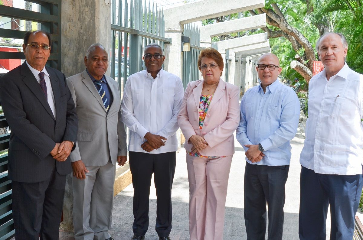 ?p=image&amp;src=%7B%22file%22%3A%22images%2Fnews%2FAutoridades+del+INTEC Instituto Tecnol&oacute;gico de Santo Domingo - Alejandrina Germ&aacute;n aboga por mayor socializaci&oacute;n entre las IES