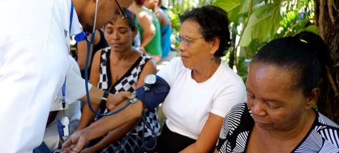 ?p=image&amp;src=%7B%22file%22%3A%22images%2Fprensa%2F150318OperativoMedicoINTEC-YALE09 Instituto Tecnol&oacute;gico de Santo Domingo - Notas de prensa