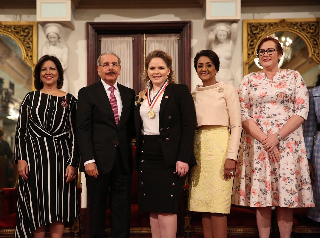 ?p=image&amp;src=%7B%22file%22%3A%22images%2Fnews%2FRynaThen Instituto Tecnol&oacute;gico de Santo Domingo - Doctora egresada del INTEC recibe Medalla al M&eacute;rito de la Mujer 2019 