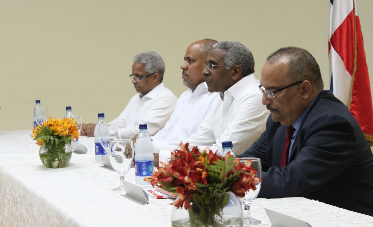 ?p=image&amp;src=%7B%22file%22%3A%22images%2Fprensa%2FIMG_5569 Instituto Tecnol&oacute;gico de Santo Domingo - Economista Fabricio G&oacute;mez Mazara pone a circular estudio &ldquo;Relaci&oacute;n entre Juventud y Empleo en Rep&uacute;blica Dominicana&rdquo;