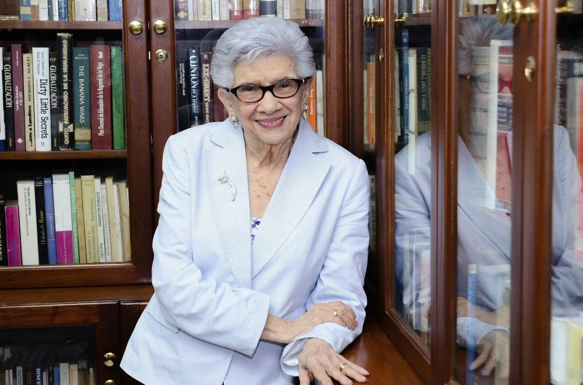 ?p=image&amp;src=%7B%22file%22%3A%22images%2Fnews%2FYvelisse Instituto Tecnol&oacute;gico de Santo Domingo - INTEC abre nominaciones al reconocimiento &ldquo;Un d&iacute;a con el autor y su obra&rdquo; 