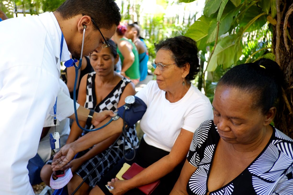 ?p=image&amp;src=%7B%22file%22%3A%22images%2Fprensa%2F150318OperativoMedicoINTEC-YALE09 Instituto Tecnol&oacute;gico de Santo Domingo - M&eacute;dicos de INTEC y YALE realizan operativo 