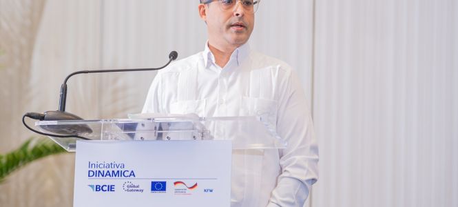 ?p=image&amp;src=%7B%22file%22%3A%22images%2Fnews%2FJuanCalderon Instituto Tecnol&oacute;gico de Santo Domingo - Notas de prensa