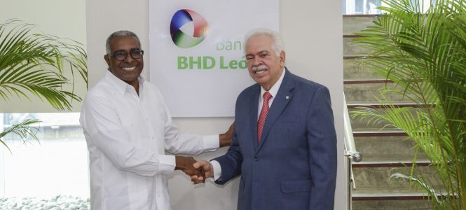 ?p=image&amp;src=%7B%22file%22%3A%22images%2Fnews%2FRolandoGuzman-LuisMolina Instituto Tecnol&oacute;gico de Santo Domingo - Notas de prensa