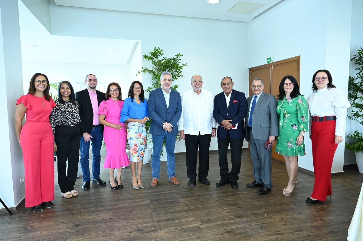 ?p=image&amp;src=%7B%22file%22%3A%22images%2Fnews%2FDirectivosmediosalmuerzorector Instituto Tecnol&oacute;gico de Santo Domingo - INTEC celebra encuentro con directivos de medios y l&iacute;deres de opini&oacute;n