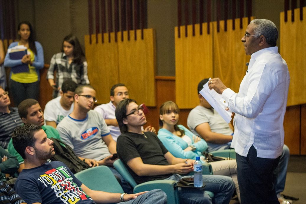 ?p=image&amp;src=%7B%22file%22%3A%22images%2Fprensa%2F_MG_9437 Instituto Tecnol&oacute;gico de Santo Domingo - Estudiantes participan en Di&aacute;logo con el Rector 
