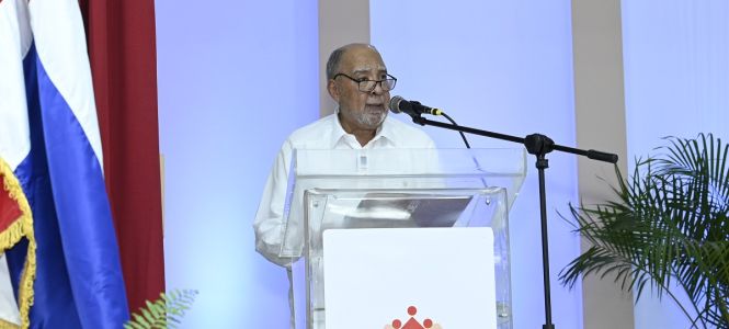 ?p=image&amp;src=%7B%22file%22%3A%22images%2Fnews%2FJulioSanchezGraduacionITESA Instituto Tecnol&oacute;gico de Santo Domingo - Notas de prensa