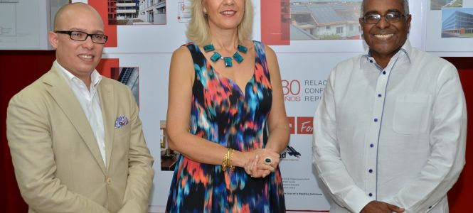 ?p=image&amp;src=%7B%22file%22%3A%22images%2Fprensa%2FVictor+Gmez+Line+Leon-Pernet+y+Rolando+Guzmn Instituto Tecnol&oacute;gico de Santo Domingo - Notas de prensa