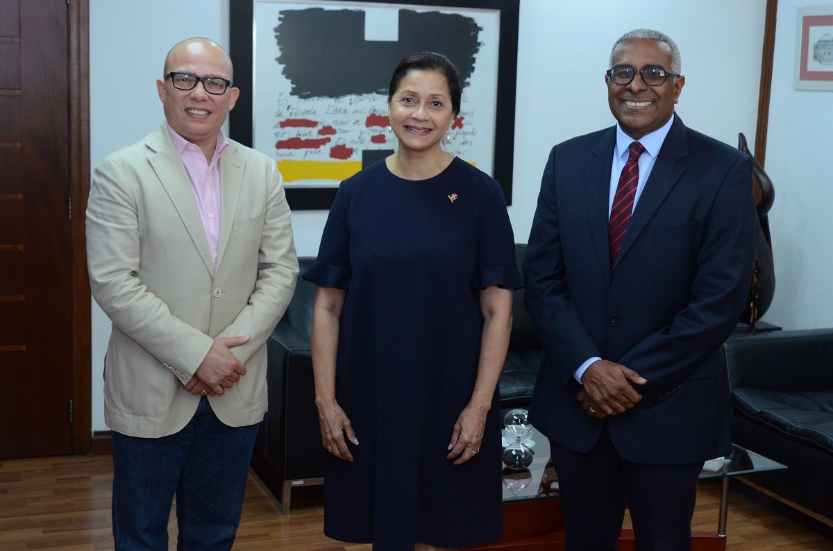 ?p=image&amp;src=%7B%22file%22%3A%22images%2Fnews%2FEmbajadoraAustria Instituto Tecnol&oacute;gico de Santo Domingo - Embajadora dominicana en Austria estrecha lazos con INTEC