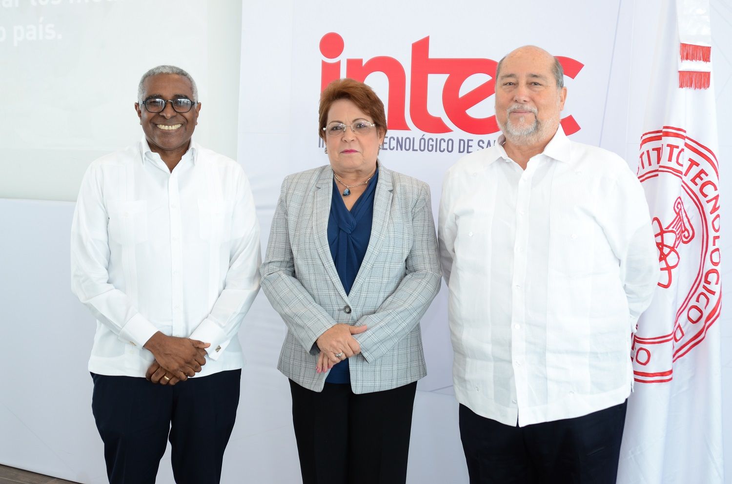 ?p=image&amp;src=%7B%22file%22%3A%22images%2Fnews%2FRolando+Guzmn+Alehandrina+Germn+y+Raymundo+Jimnez1 Instituto Tecnol&oacute;gico de Santo Domingo - INTEC celebra con amigos la acreditaci&oacute;n de su carrera de Medicina 