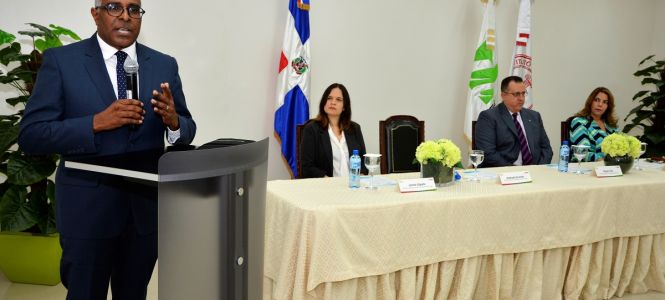 ?p=image&amp;src=%7B%22file%22%3A%22images%2Fnews%2FRolandoGuzmanDGII Instituto Tecnol&oacute;gico de Santo Domingo - Notas de prensa