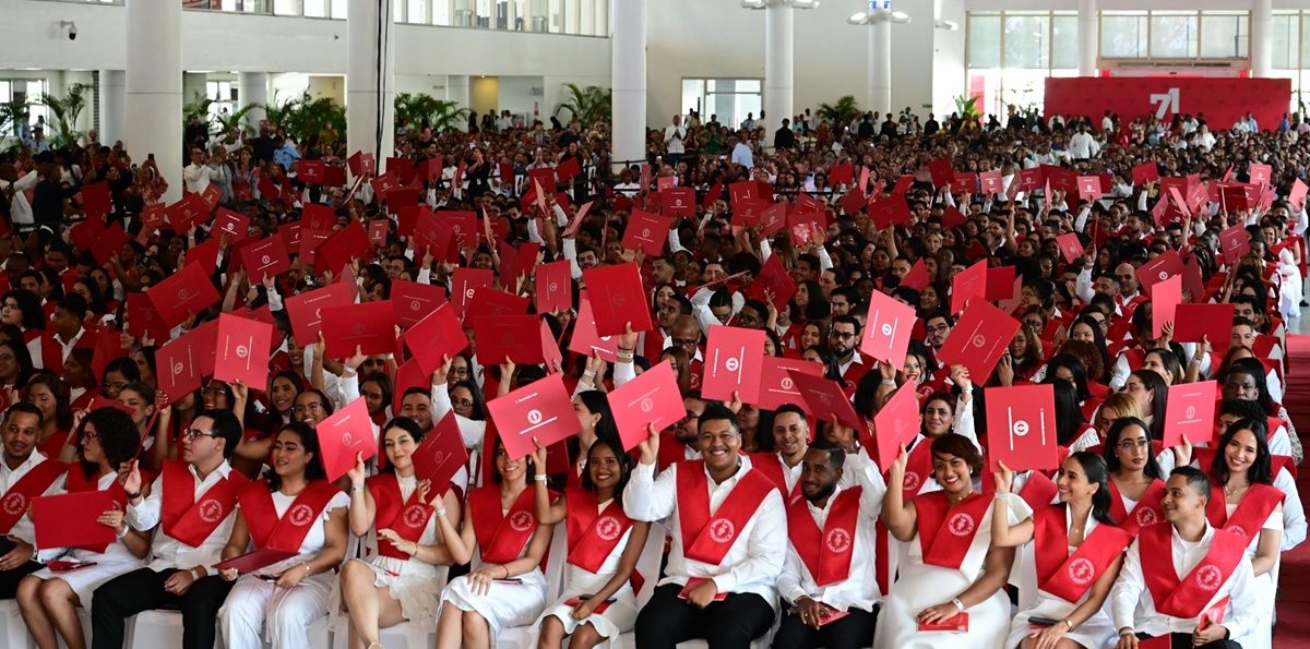 ?p=image&amp;src=%7B%22file%22%3A%22images%2Fnews%2FGraduacion76-1 Instituto Tecnol&oacute;gico de Santo Domingo - INTEC grad&uacute;a a 763 nuevos profesionales de grado y postgrado