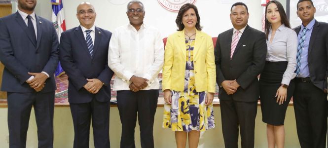 ?p=image&amp;src=%7B%22file%22%3A%22images%2Fnews%2FFotoForoJuventudyEmpleo Instituto Tecnol&oacute;gico de Santo Domingo - Notas de prensa