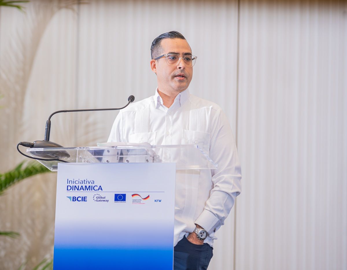 ?p=image&amp;src=%7B%22file%22%3A%22images%2Fnews%2FJuanCalderon Instituto Tecnol&oacute;gico de Santo Domingo - Veinte emprendimientos reciben m&aacute;s de USD 265,000 del Programa Regional de Capital Semilla a trav&eacute;s del Centro Mipymes INTEC 