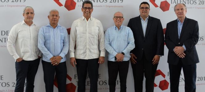 ?p=image&amp;src=%7B%22file%22%3A%22images%2Fnews%2FAutoridades+del+INTEC+junto+a+Augusto+Ramrez+Bon Instituto Tecnol&oacute;gico de Santo Domingo - Notas de prensa