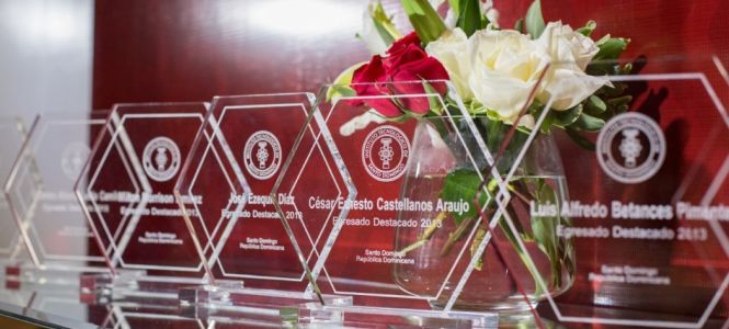 ?p=image&amp;src=%7B%22file%22%3A%22images%2Fprensa%2FPlacas+Egresado+Destacado Instituto Tecnol&oacute;gico de Santo Domingo - Notas de prensa