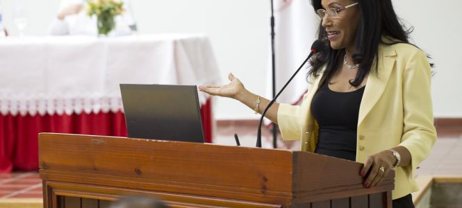 ?p=image&amp;src=%7B%22file%22%3A%22images%2Fprensa%2FReina+Rosario+libro+WEB Instituto Tecnol&oacute;gico de Santo Domingo - Notas de prensa