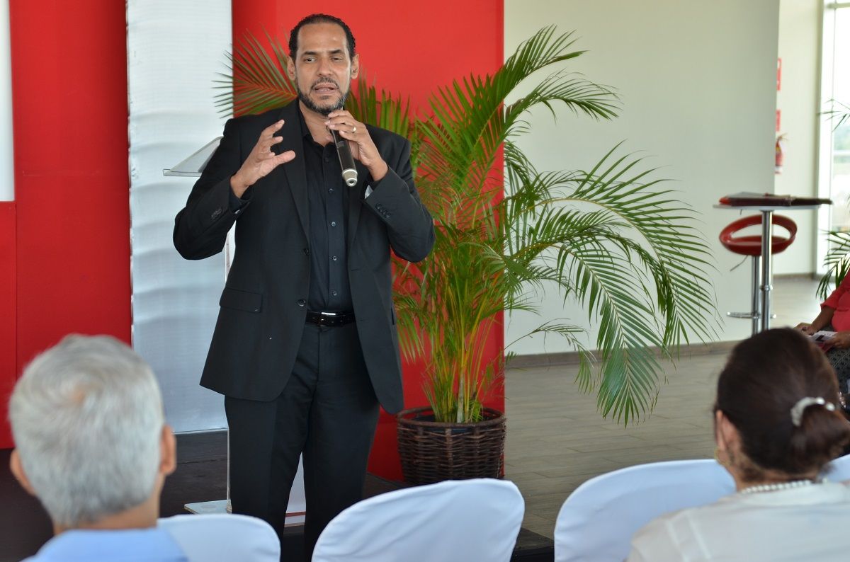 ?p=image&amp;src=%7B%22file%22%3A%22images%2Fnews%2Fjorge-morillo-20161024 Instituto Tecnol&oacute;gico de Santo Domingo - &ldquo;Dejen que sus hijos fracasen y se levanten solos&rdquo;