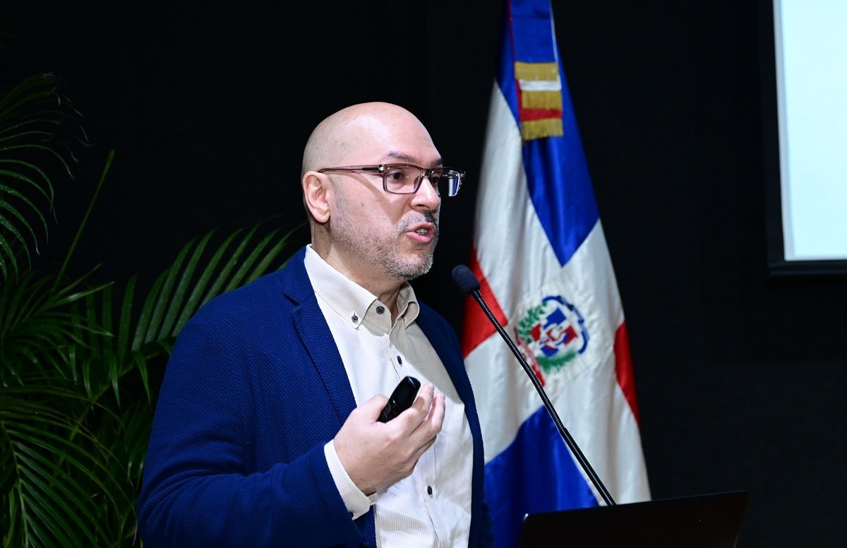 ?p=image&amp;src=%7B%22file%22%3A%22images%2Fnews%2FCarlos+Vergara+docente+de+Biotecnologia+de+INTEC Instituto Tecnol&oacute;gico de Santo Domingo - Docente de Biotecnolog&iacute;a de INTEC destaca la baja representaci&oacute;n de Latinoam&eacute;rica en bases de datos gen&oacute;micas globales