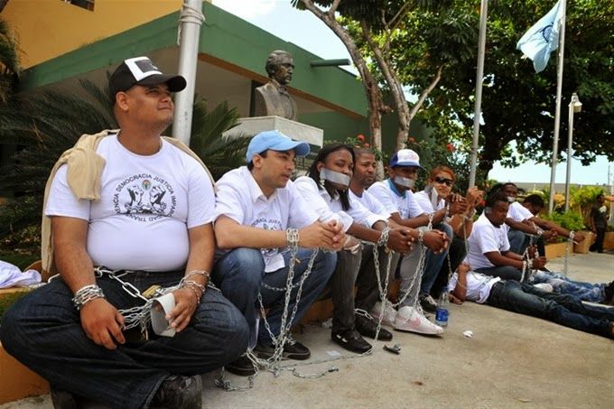 ?p=image&amp;src=%7B%22file%22%3A%22images%2Fprensa%2Fjovenes-2 Instituto Tecnol&oacute;gico de Santo Domingo - Estructuras de partidos pol&iacute;ticos alejan a los j&oacute;venes