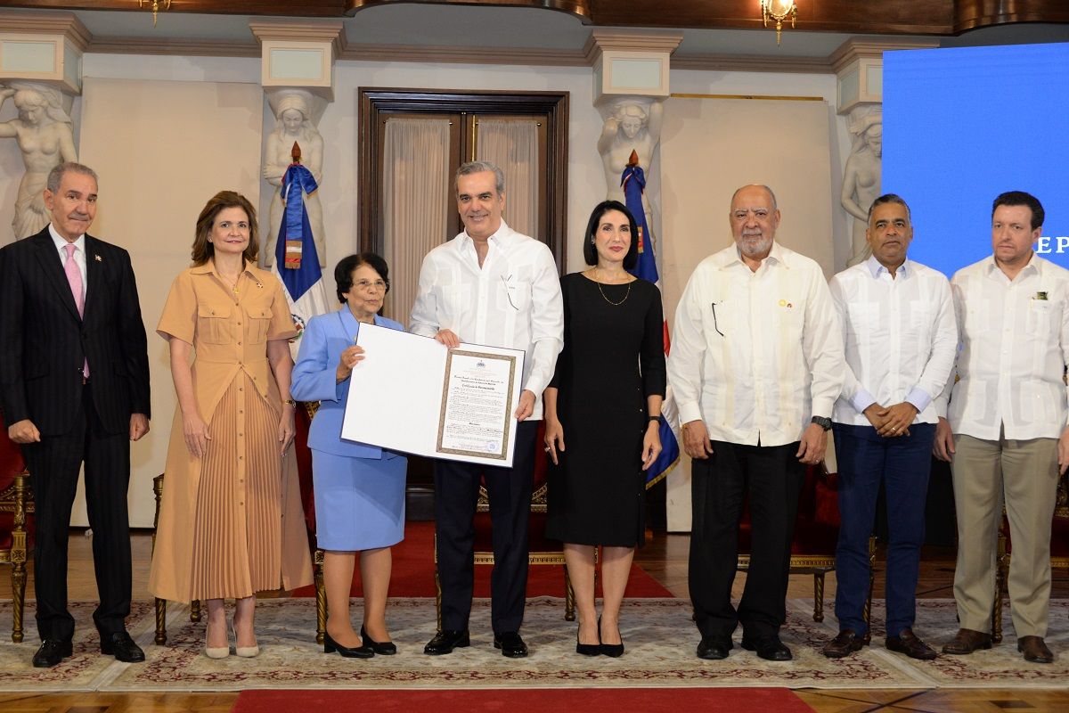 ?p=image&amp;src=%7B%22file%22%3A%22images%2Fnews%2FReconocimientoAltagraciaLopez Instituto Tecnol&oacute;gico de Santo Domingo - Altagracia L&oacute;pez, pasada rectora del INTEC, recibe reconocimiento como &ldquo;Excelencia Docente&rdquo;