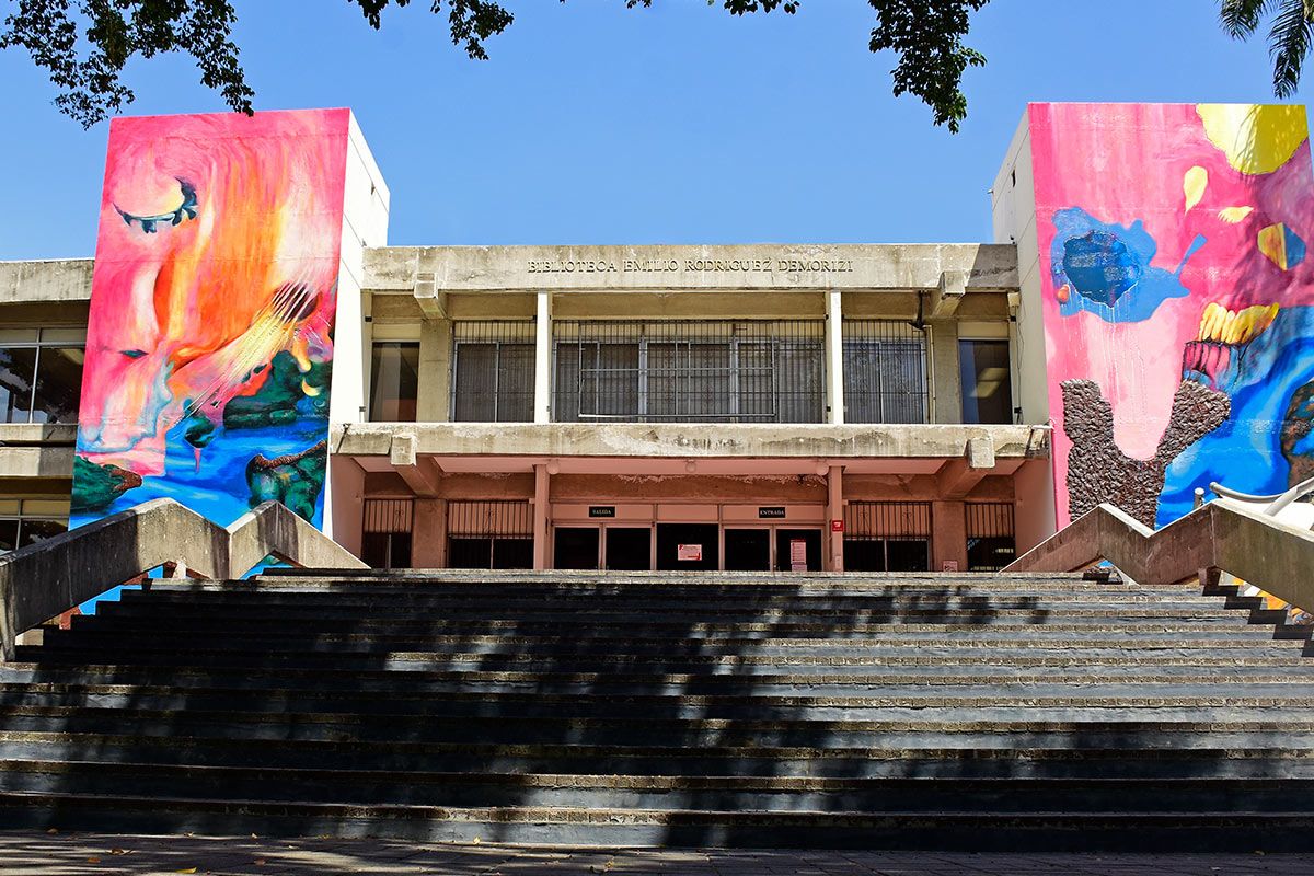 ?p=image&amp;src=%7B%22file%22%3A%22images%2F%2FBiblioteca-Emilio-Rodrguez-Demorizi-3 Instituto Tecnol&oacute;gico de Santo Domingo - INTEC reinaugurar&aacute; murales de la pintora Elsa N&uacute;&ntilde;ez en la fachada de su Biblioteca