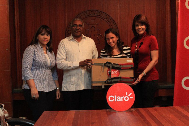 ?p=image&amp;src=%7B%22file%22%3A%22images%2Fprensa%2F369 Instituto Tecnol&oacute;gico de Santo Domingo - Claro entrega laptops a 10 estudiantes del INTEC