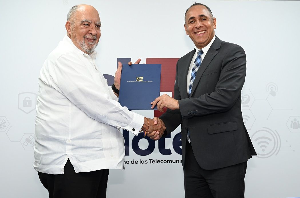 ?p=image&amp;src=%7B%22file%22%3A%22images%2Fnews%2FJulioSanchez-NelsonArroyo Instituto Tecnol&oacute;gico de Santo Domingo - INDOTEL e INTEC realizar&aacute;n estudio sobre la brecha digital, y los servicios de telecomunicaciones en el pa&iacute;s