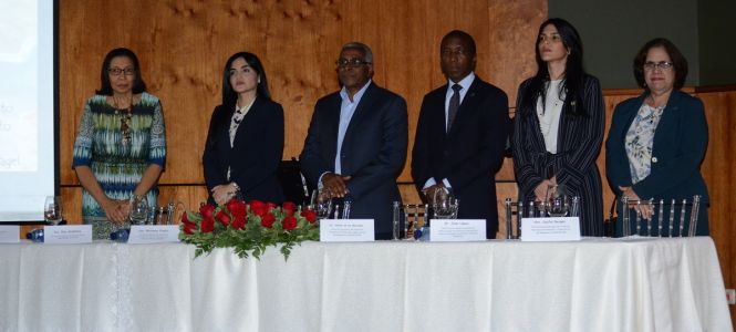 ?p=image&amp;src=%7B%22file%22%3A%22images%2Fnews%2FMesa+princioal+del+evento Instituto Tecnol&oacute;gico de Santo Domingo - Notas de prensa