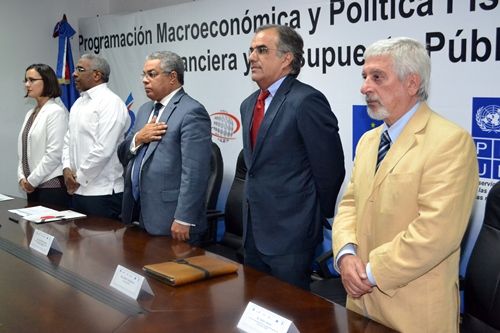 ?p=image&amp;src=%7B%22file%22%3A%22images%2Fprensa%2FDSC_0018+2111 Instituto Tecnol&oacute;gico de Santo Domingo - DIGEPRES e INTEC capacitan t&eacute;cnicos en dise&ntilde;o de Presupuestos