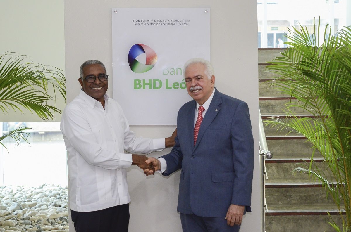 ?p=image&amp;src=%7B%22file%22%3A%22images%2Fnews%2FRolandoGuzman-LuisMolina Instituto Tecnol&oacute;gico de Santo Domingo - Reconocemos los aportes del Banco BHD Le&oacute;n a la educaci&oacute;n de calidad