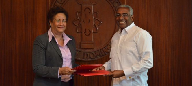 ?p=image&amp;src=%7B%22file%22%3A%22images%2Fprensa%2FFlorinda+Rojas+y+Rolando+Guzmn2 Instituto Tecnol&oacute;gico de Santo Domingo - Notas de prensa