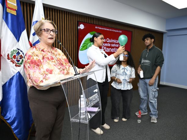 ?p=image&amp;src=%7B%22file%22%3A%22images%2Fnews%2FJeannetteChaljubQuimica Instituto Tecnol&oacute;gico de Santo Domingo - prensa