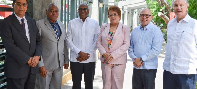 ?p=image&amp;src=%7B%22file%22%3A%22images%2Fnews%2FAutoridades+del+INTEC Instituto Tecnol&oacute;gico de Santo Domingo - Notas de prensa