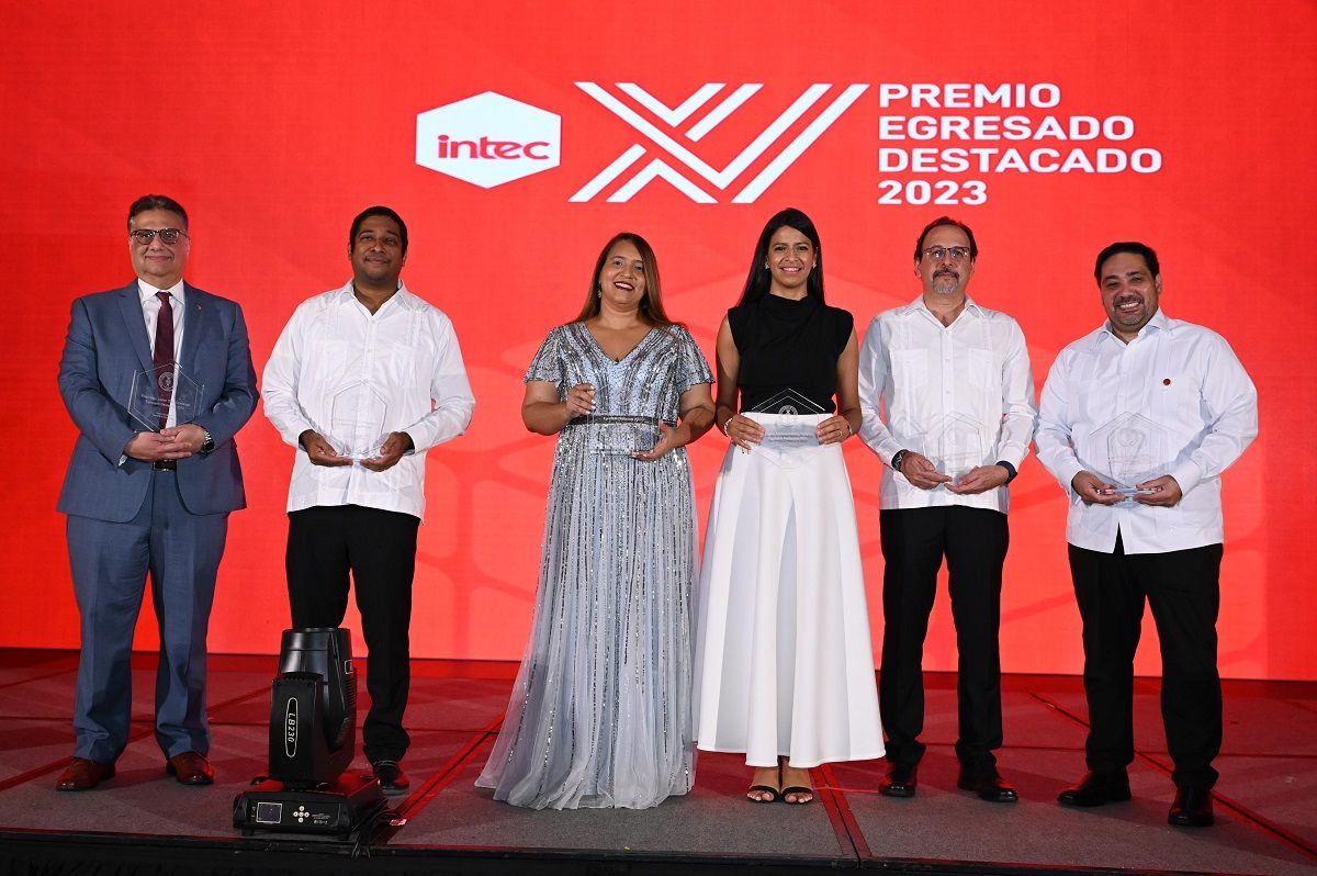 ?p=image&amp;src=%7B%22file%22%3A%22images%2Fnews%2FEgresadosDestacados2023 Instituto Tecnol&oacute;gico de Santo Domingo - INTEC otorga el Premio de Egresado Destacado a siete intecianos