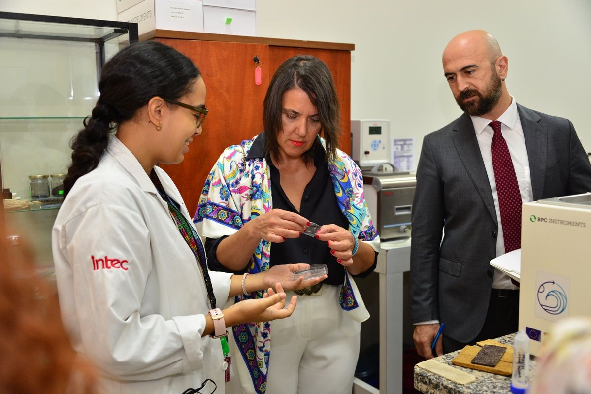 ?p=image&amp;src=%7B%22file%22%3A%22images%2Fnews%2FVisitaEmbajadoradeTurquia Instituto Tecnol&oacute;gico de Santo Domingo - Embajadora de Turqu&iacute;a realiza visita al INTEC para conocer proyectos de energ&iacute;a y econom&iacute;a circular