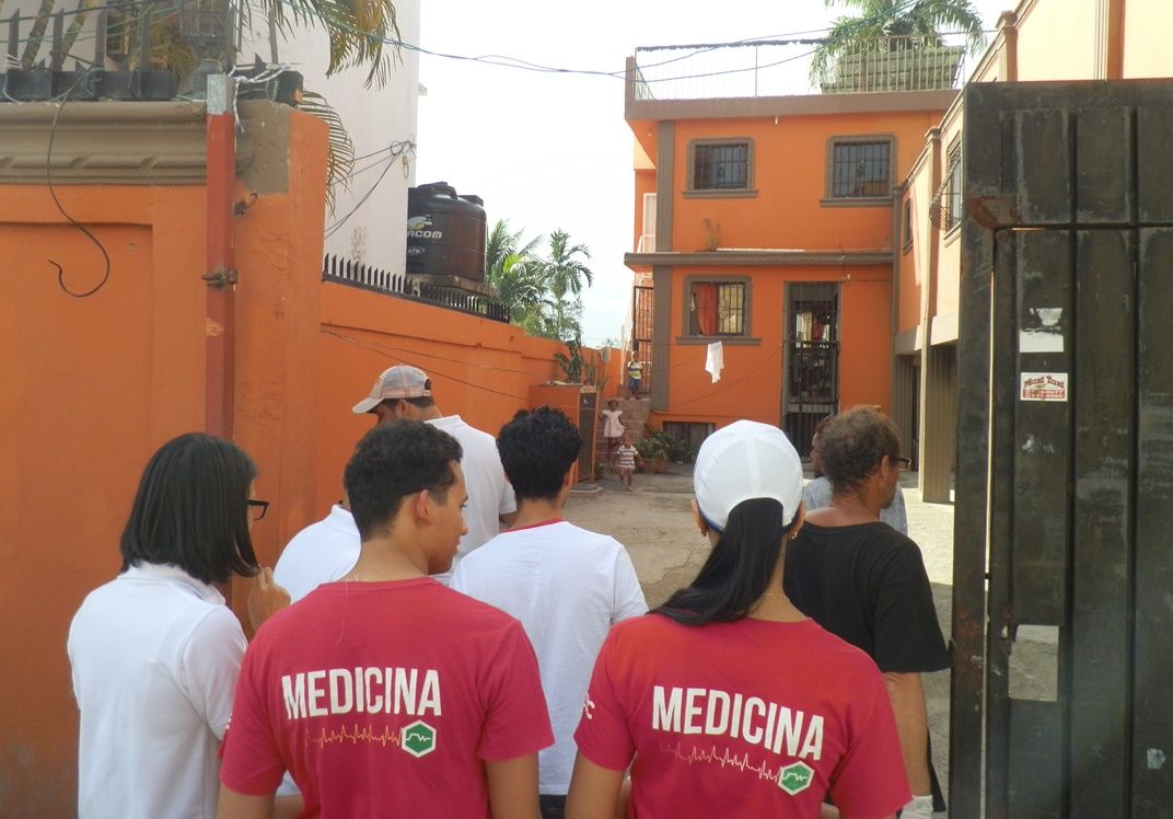 ?p=image&amp;src=%7B%22file%22%3A%22images%2Fprensa%2FP2122487 Instituto Tecnol&oacute;gico de Santo Domingo - Estudiantes de Medicina eliminan criaderos de mosquitos