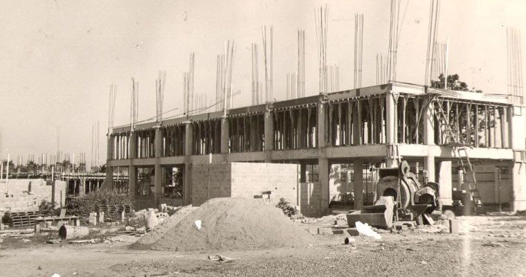?p=image&amp;src=%7B%22file%22%3A%22images%2Facerca-de-intec%2Fdatos-e-historia%2F80%2F1981-Construccion-FD Instituto Tecnol&oacute;gico de Santo Domingo - Historia