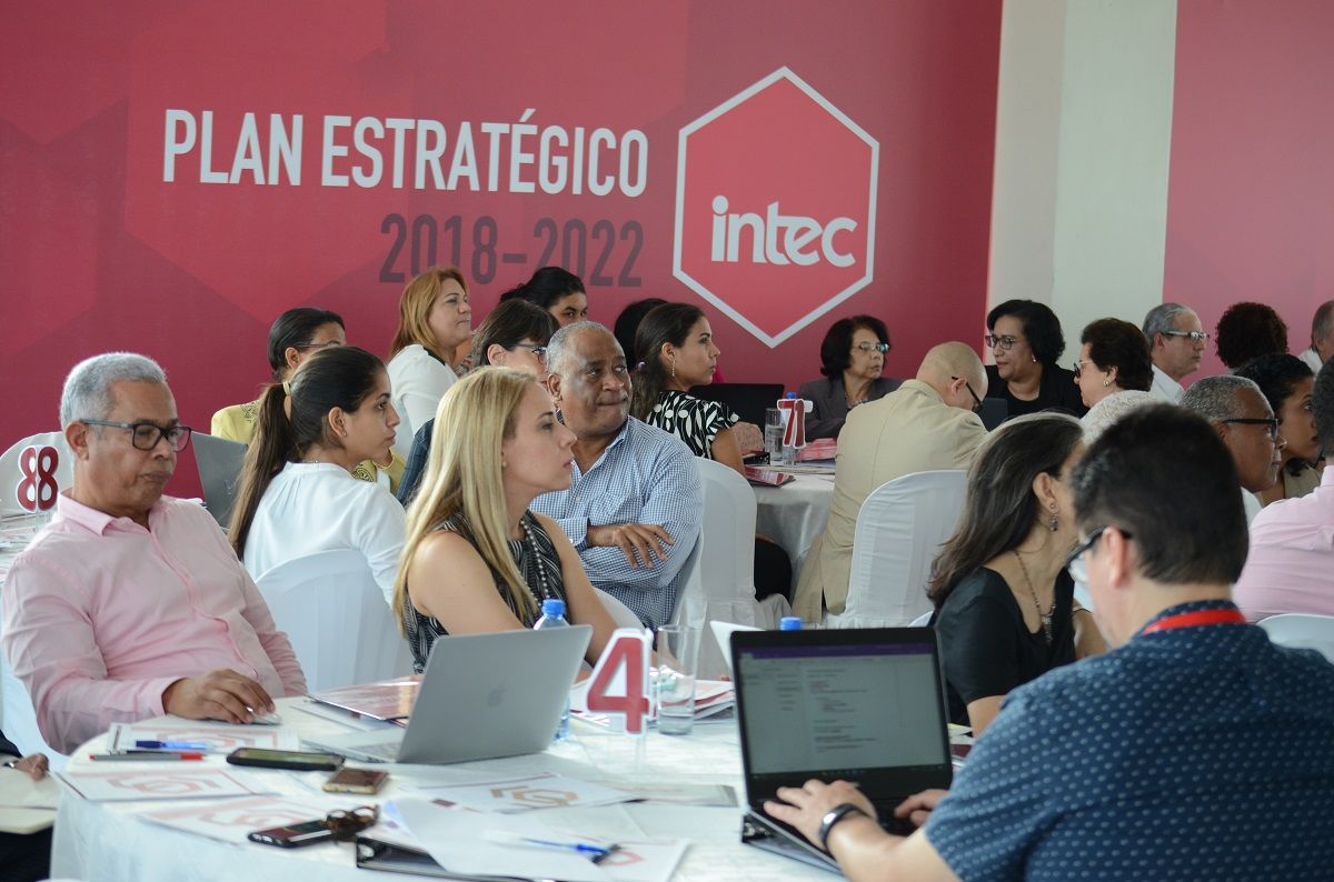 ?p=image&amp;src=%7B%22file%22%3A%22images%2Fnews%2FTalleresEstrategia Instituto Tecnol&oacute;gico de Santo Domingo - INTEC analiza tendencias sociales, pol&iacute;ticas, econ&oacute;micas, tecnol&oacute;gicas y de educaci&oacute;n superior 