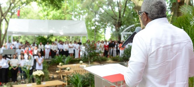 ?p=image&amp;src=%7B%22file%22%3A%22images%2Fnews%2F46aniversario Instituto Tecnol&oacute;gico de Santo Domingo - Notas de prensa