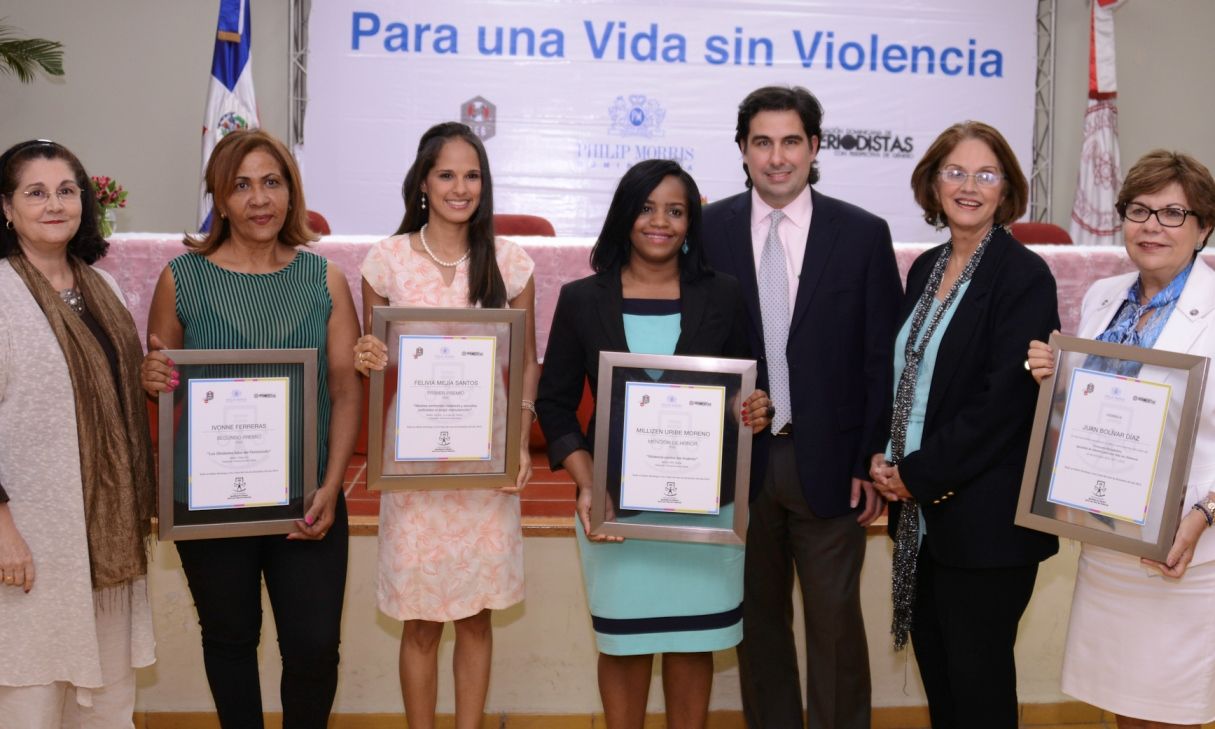 ?p=image&amp;src=%7B%22file%22%3A%22images%2Fprensa%2Fgrupo Instituto Tecnol&oacute;gico de Santo Domingo - Periodistas se unen a la lucha contra la Violencia de G&eacute;nero