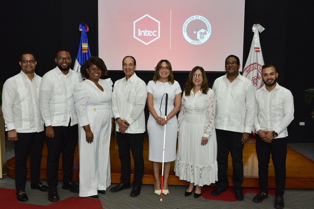 ?p=image&amp;src=%7B%22file%22%3A%22images%2Fnews%2FNuevadirectivaADEINTEC Instituto Tecnol&oacute;gico de Santo Domingo - Francina Hungr&iacute;a asume la presidencia de la Asociaci&oacute;n de Egresados del INTEC 
