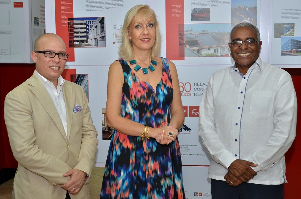 ?p=image&amp;src=%7B%22file%22%3A%22images%2Fprensa%2FVictor+Gmez+Line+Leon-Pernet+y+Rolando+Guzmn Instituto Tecnol&oacute;gico de Santo Domingo - Inauguran exposici&oacute;n de proyectos sobre energ&iacute;a sostenible 