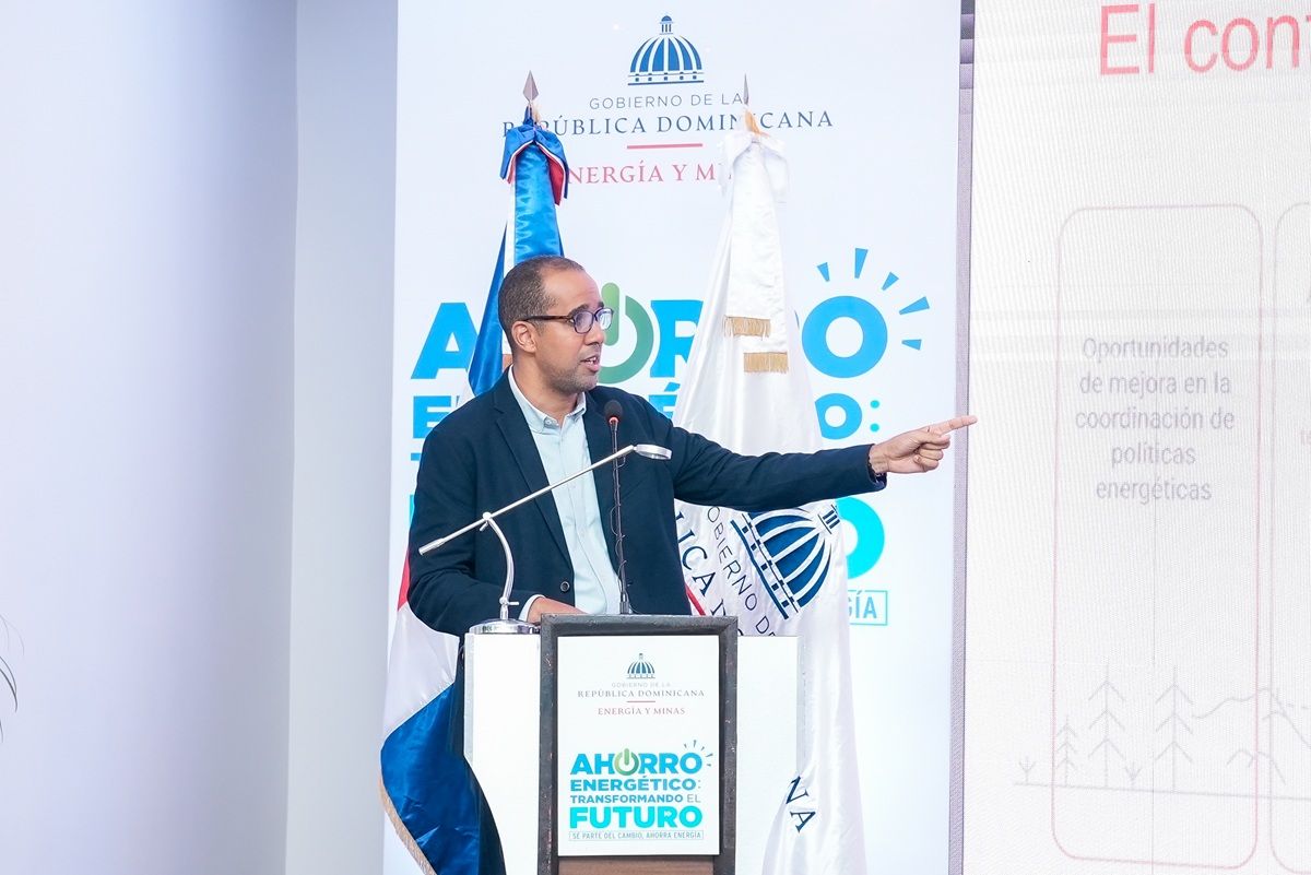 ?p=image&amp;src=%7B%22file%22%3A%22images%2Fnews%2FPonencia+Miguel+Aybar+2+ Instituto Tecnol&oacute;gico de Santo Domingo - INTEC evidencia urgencia de Gesti&oacute;n Inteligente de la Energ&iacute;a en Foro del Ministerio de Energ&iacute;a y Minas 